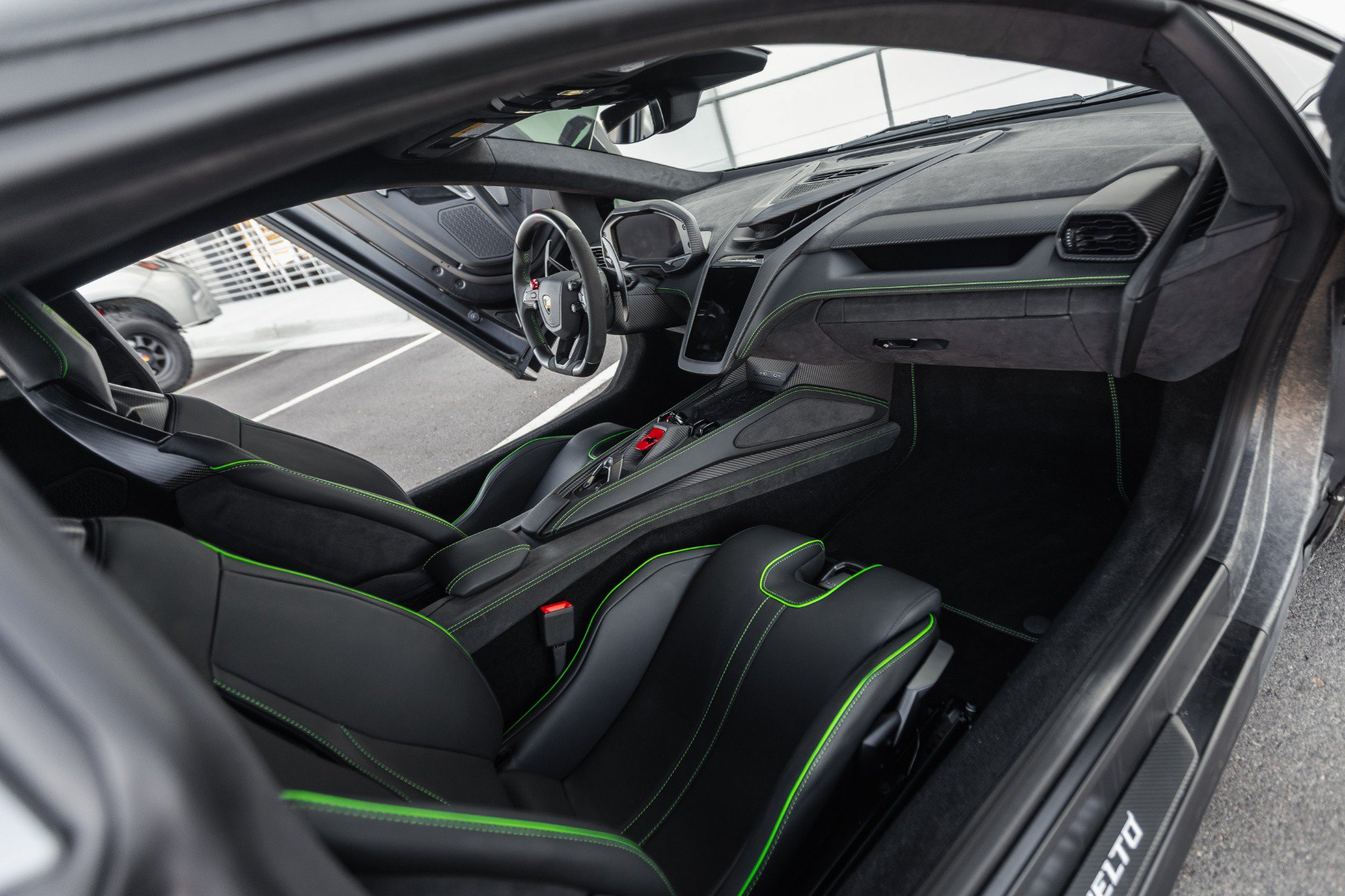 Used 2025 Lamborghini Revuelto AWD/4WD image 52