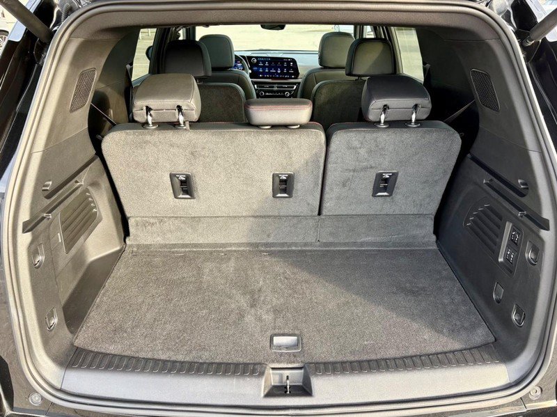 Used 2024 Chevrolet Traverse RS w/ LPO, Floor Liner Package AWD/4WD image 5