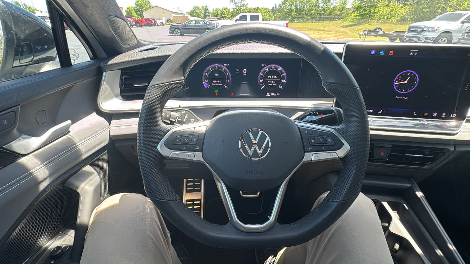 Used 2025 Volkswagen Tiguan SE R-Line AWD/4WD image 9