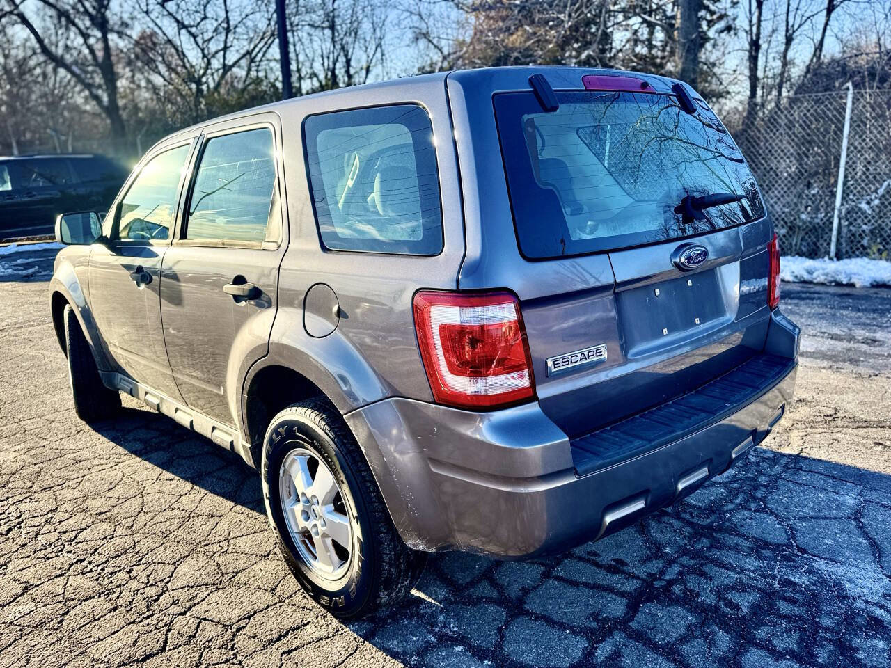 Used 2009 Ford Escape XLS image 3