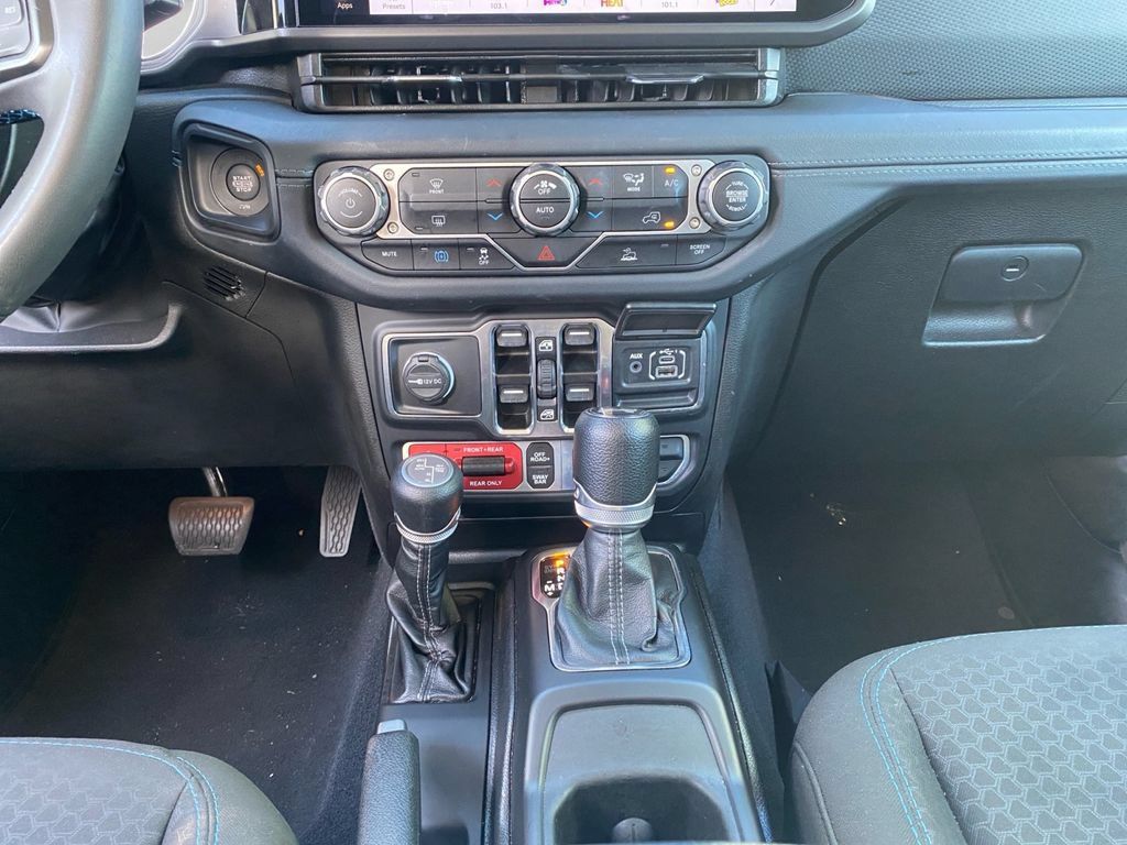 Used 2024 Jeep Wrangler Unlimited Rubicon 4xe AWD/4WD image 11