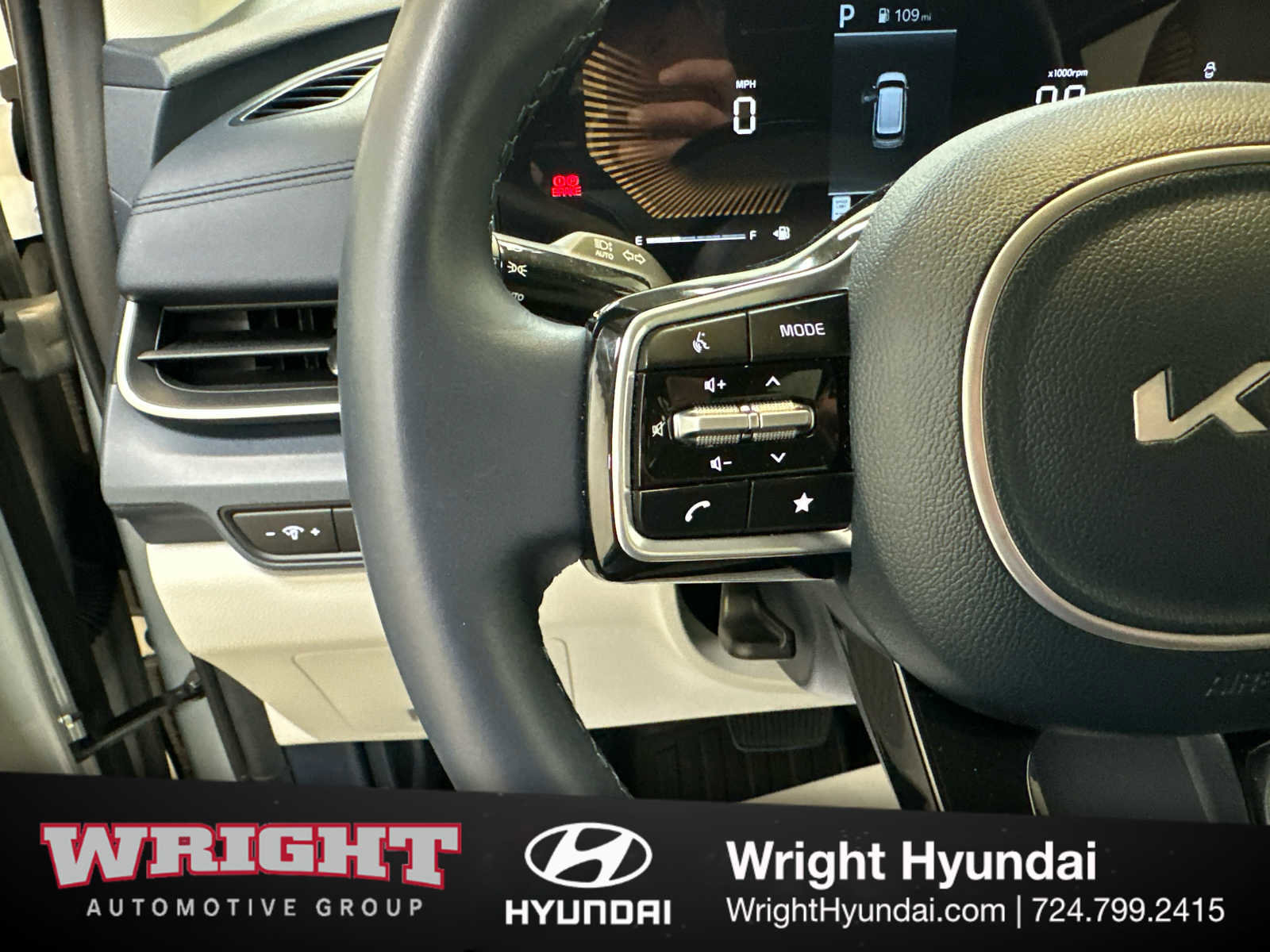 Used 2025 Kia Carnival EX FWD image 22