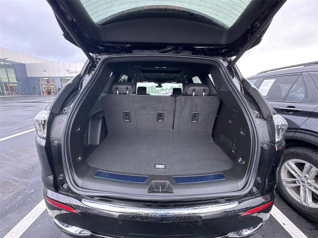 Used 2022 Buick Enclave Avenir w/ Avenir Technology Package image 31