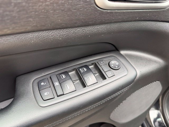 Used 2018 Jeep Grand Cherokee Altitude AWD/4WD image 33