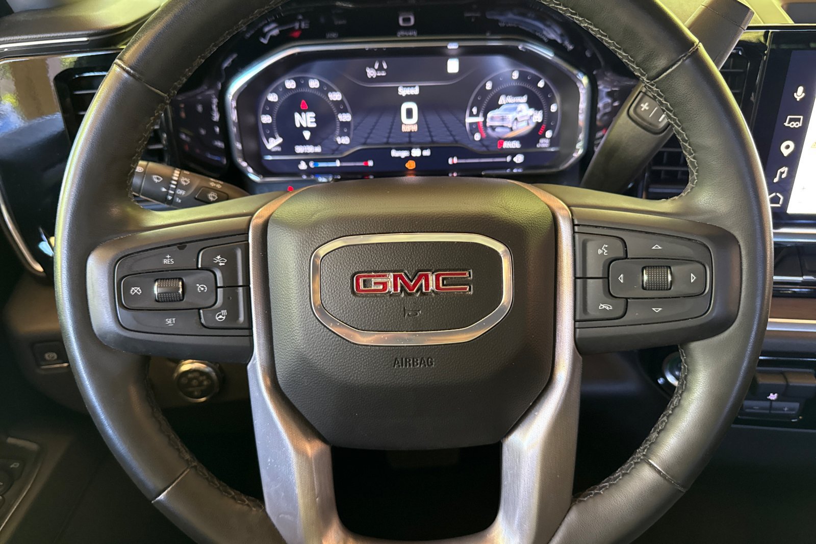 Used 2025 GMC Sierra 1500 SLT AWD/4WD image 29