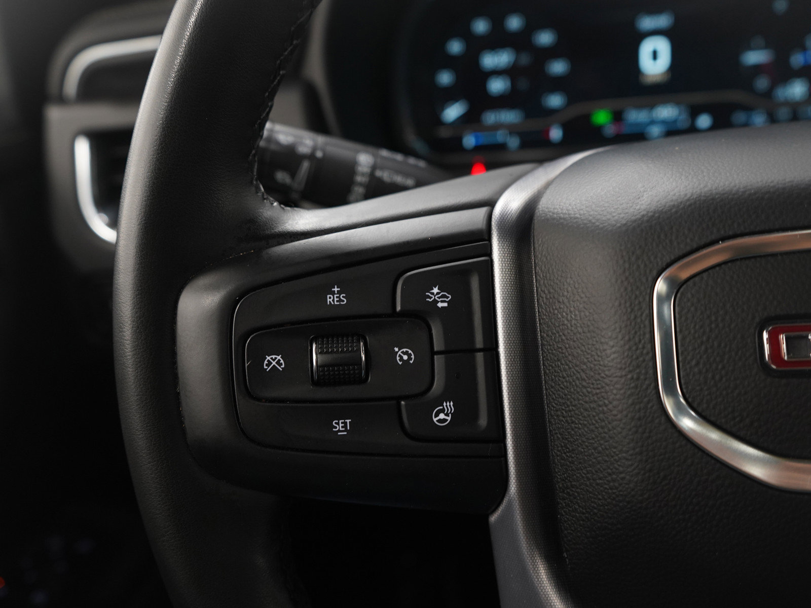 Used 2023 GMC Yukon XL SLT w/ SLT Premium Package image 29