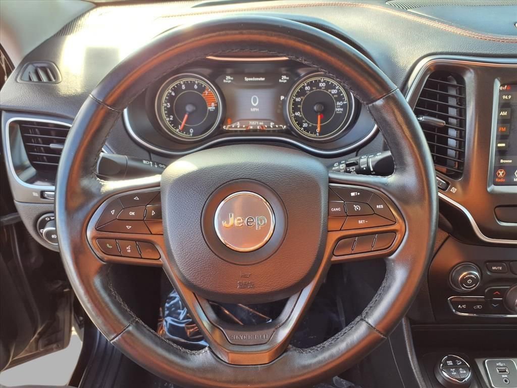 Used 2019 Jeep Cherokee Trailhawk w/ Cold Weather Group image 13