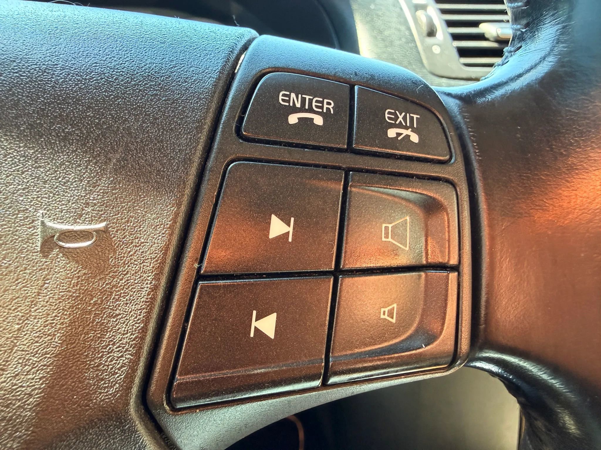 Used 2011 Volvo C70 T5 w/ Multimedia Pkg image 17