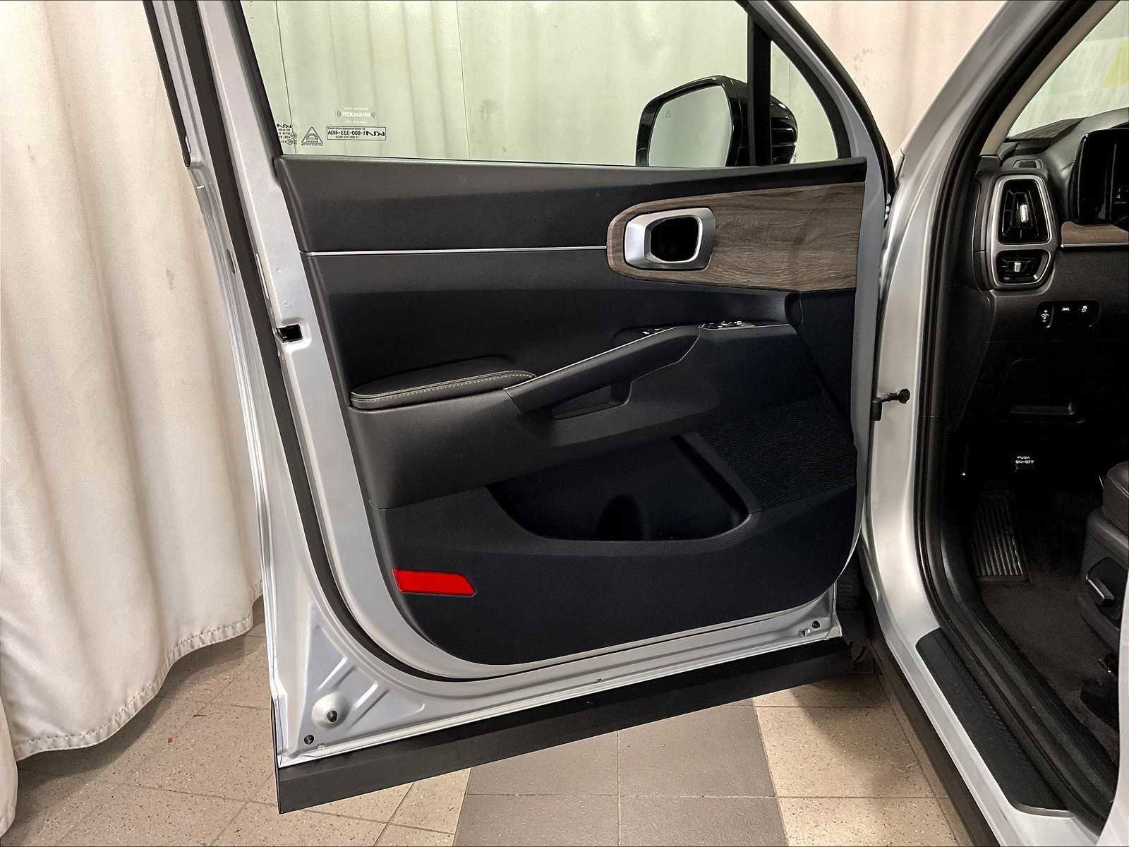 Used 2022 Kia Sorento S image 9