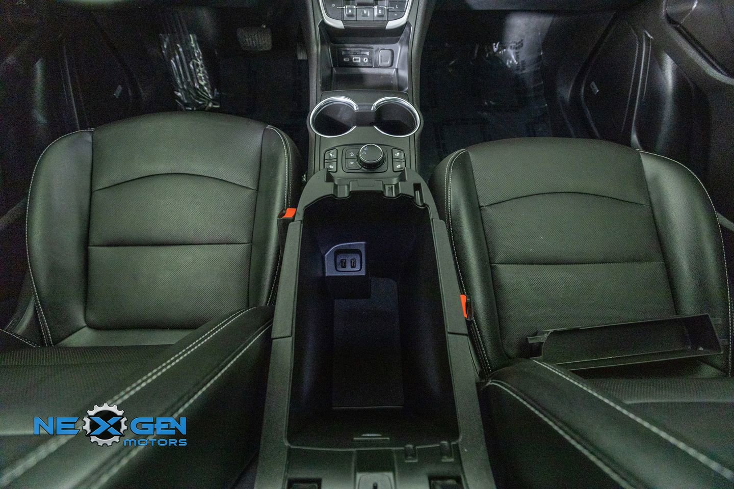 Used 2024 GMC Terrain SLT w/ Infotainment Package II FWD image 30
