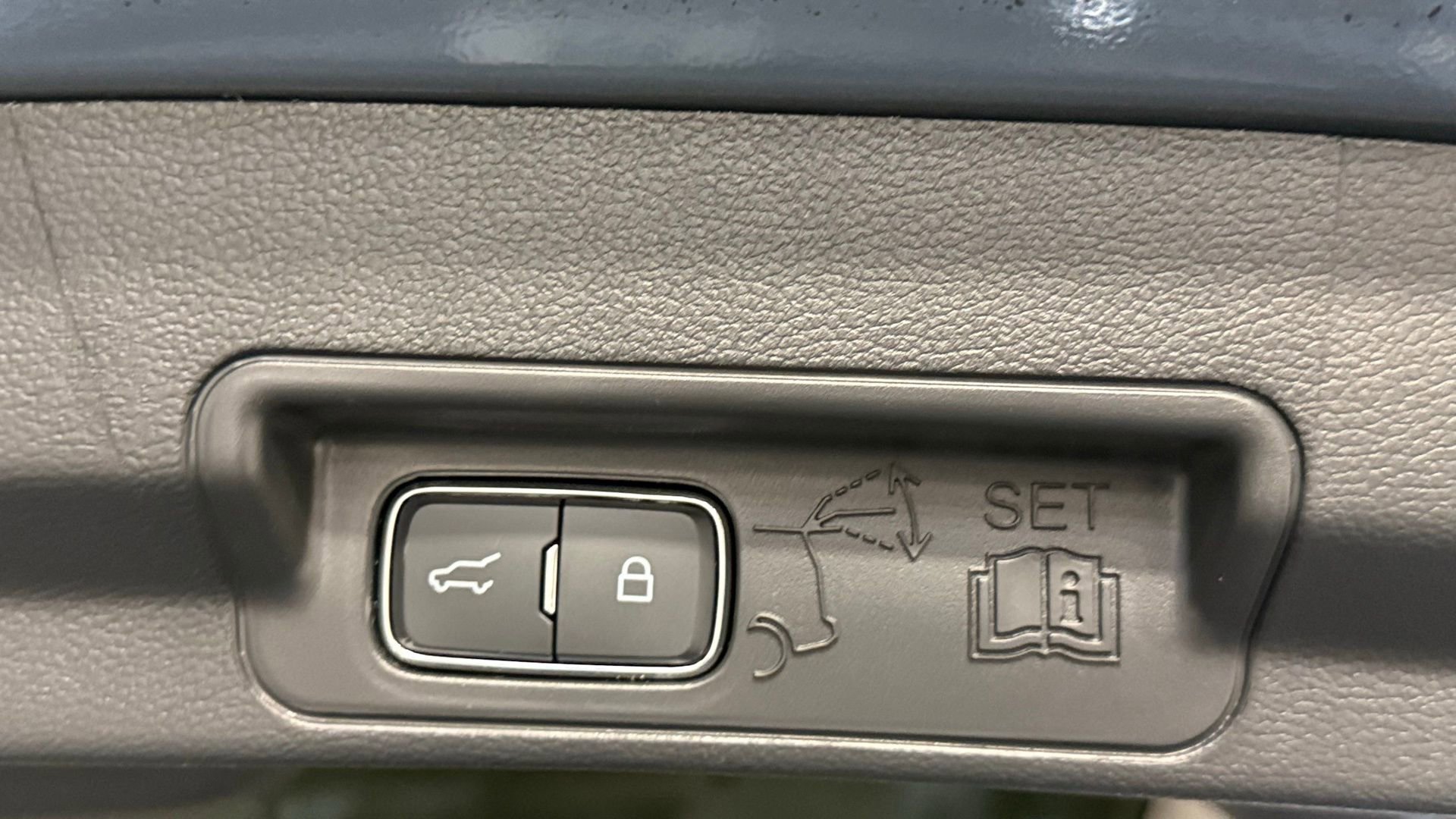 Used 2025 Ford Explorer Active w/ Active Comfort Package image 28