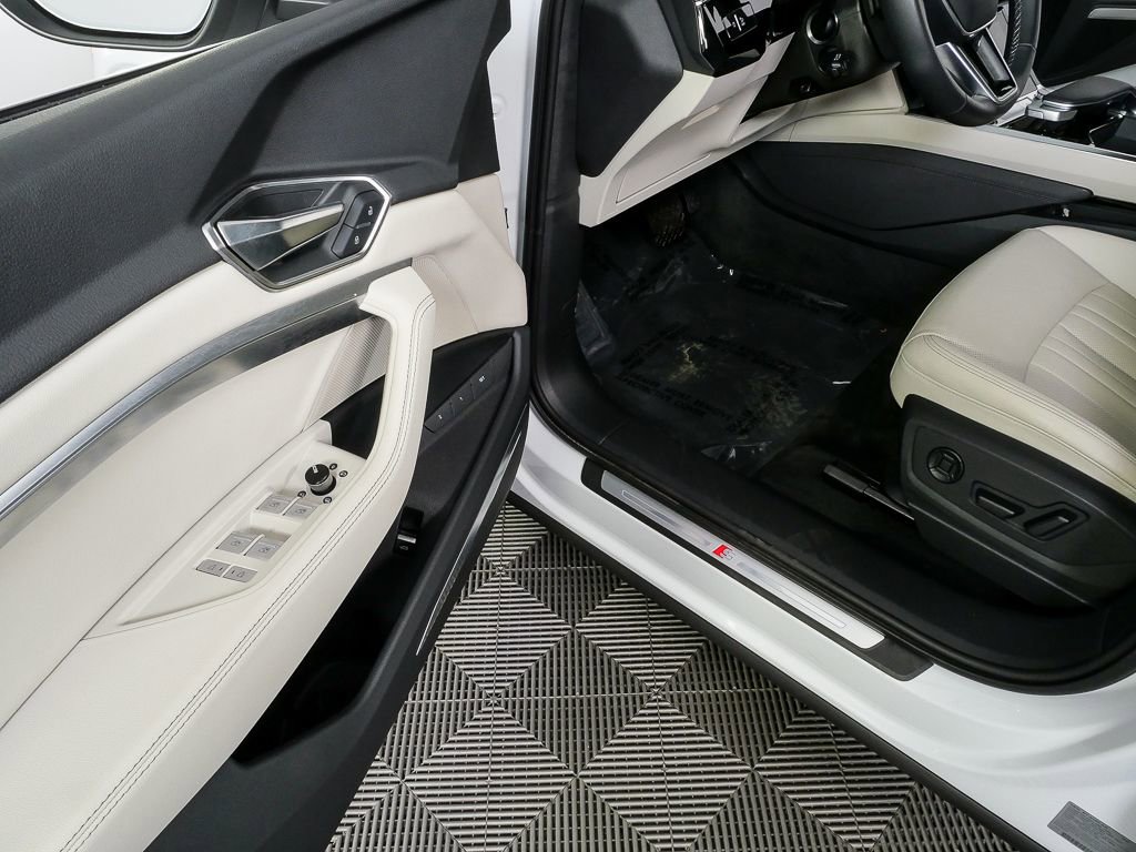 Certified 2024 Audi Q8 e-tron Premium Plus AWD/4WD image 8