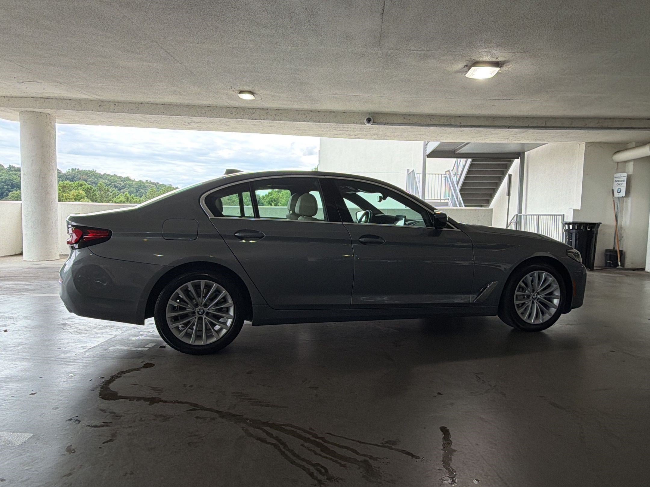 Used 2023 BMW 530i w/ Convenience Package RWD image 6