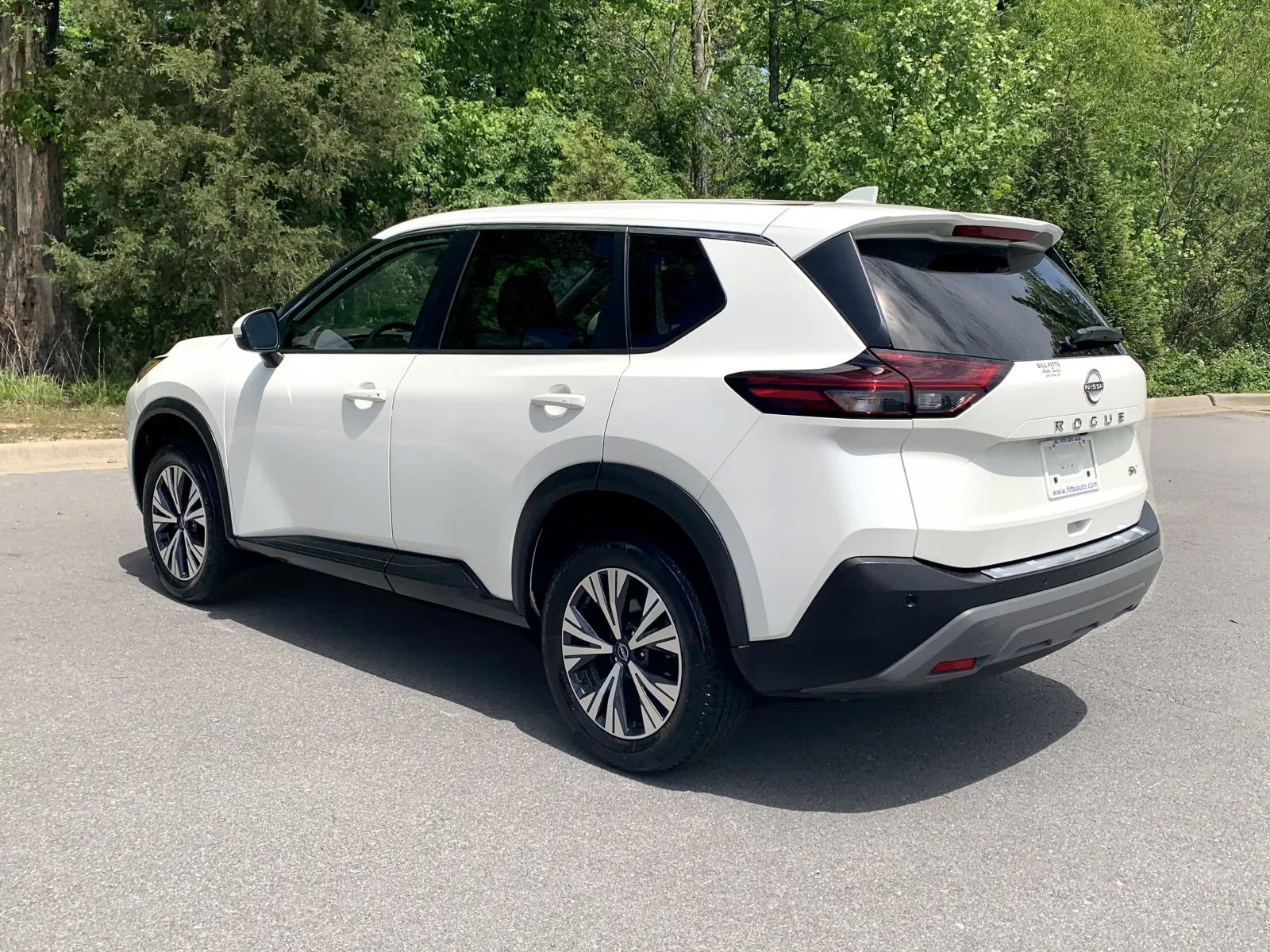Used 2022 Nissan Rogue SV FWD image 5