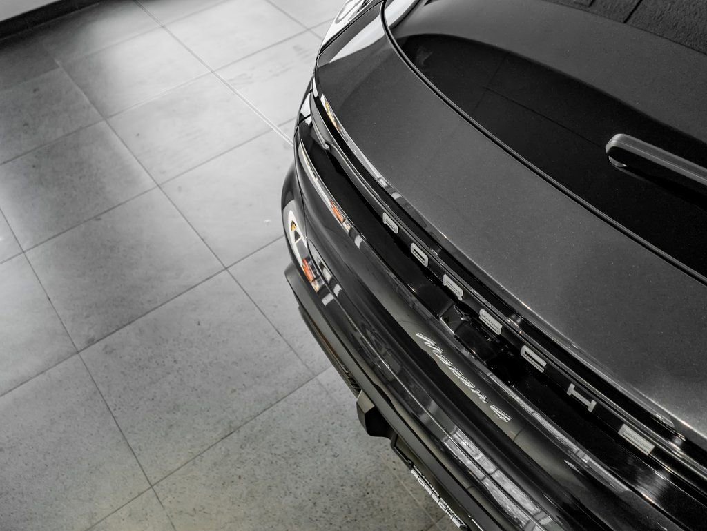 Certified 2024 Porsche Macan 4 Electric AWD/4WD image 28