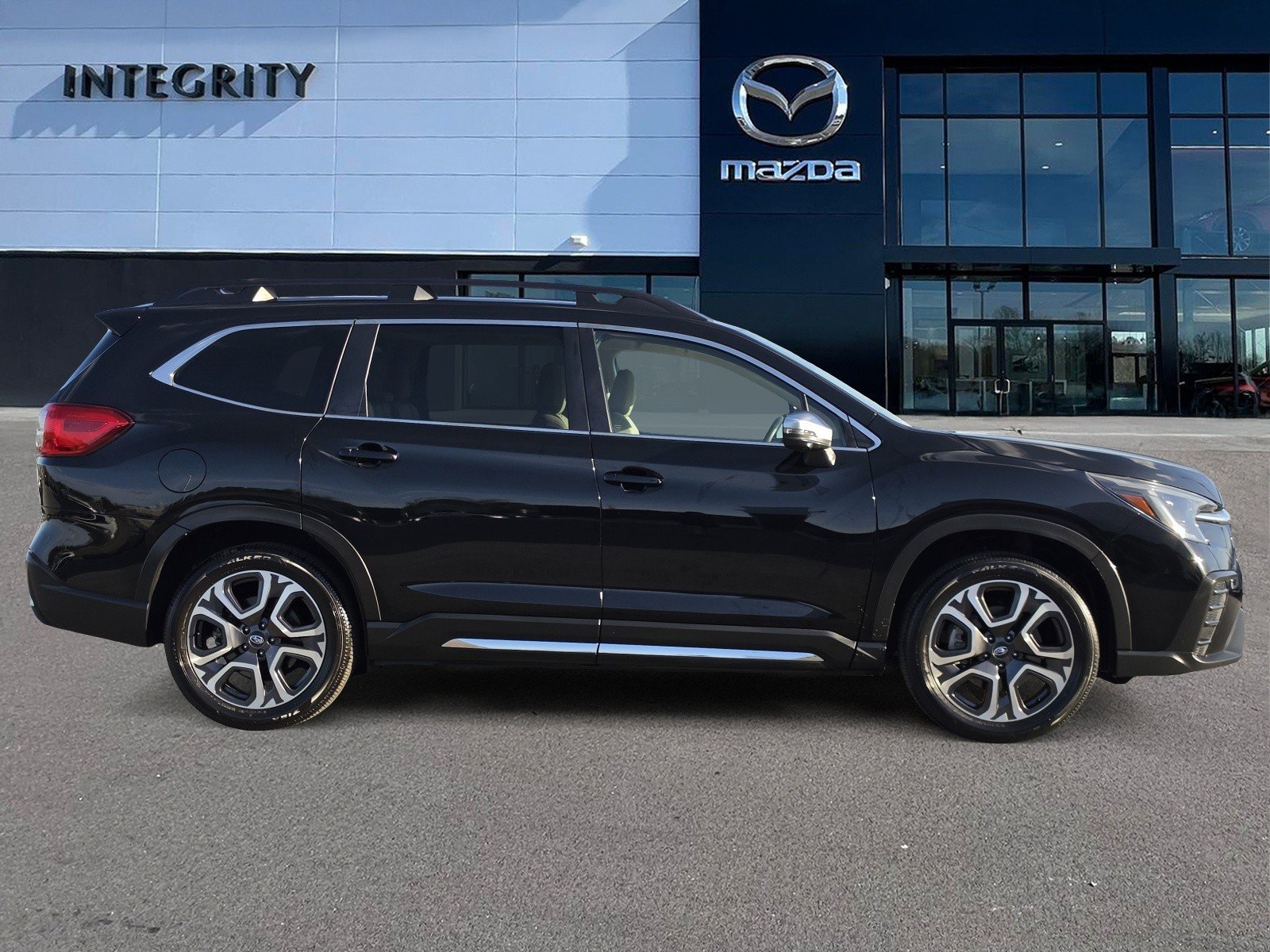 Used 2023 Subaru Ascent Limited w/ Technology Package image 3