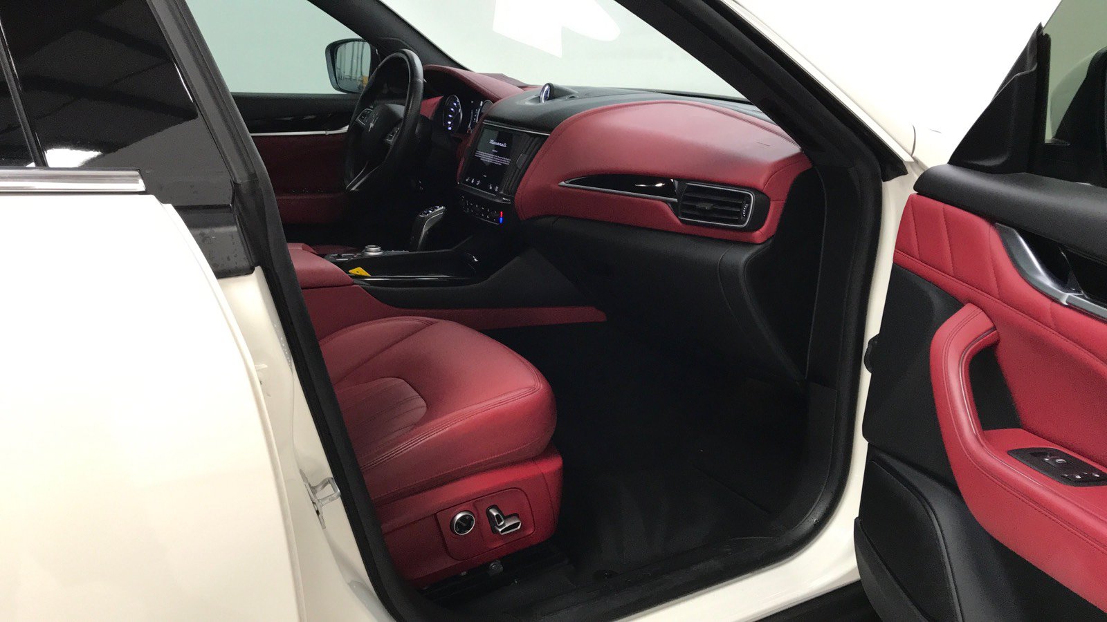 Used 2023 Maserati Levante GT AWD/4WD image 17