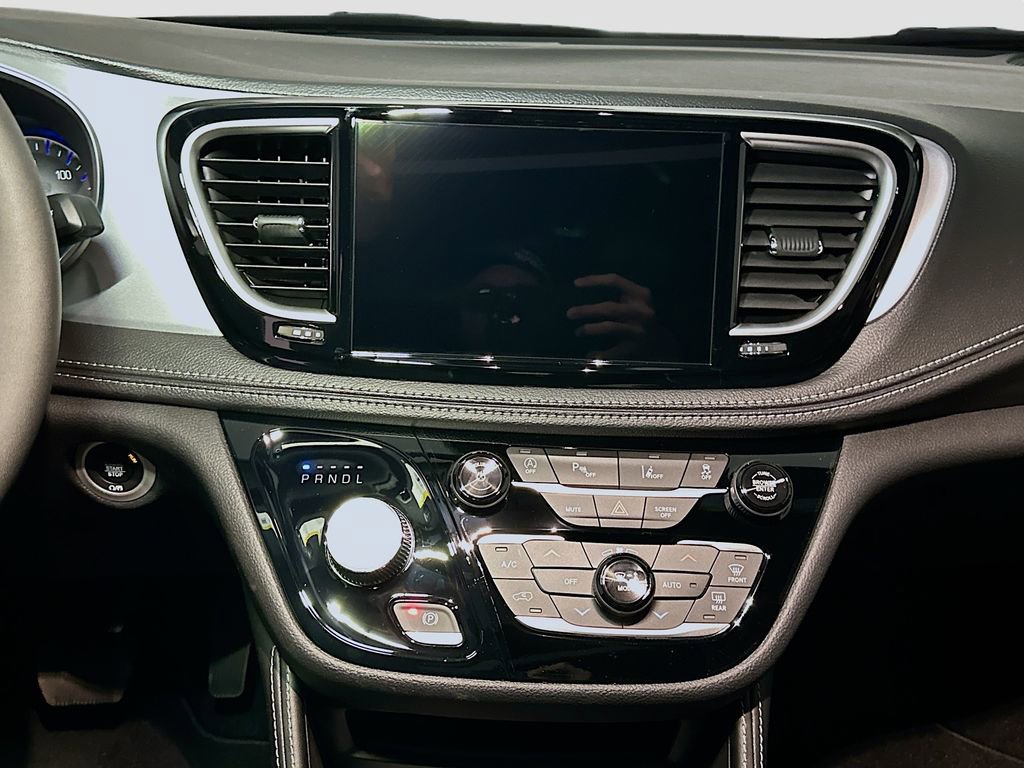 New 2026 Chrysler Pacifica Limited w/ S Appearance Package image 9