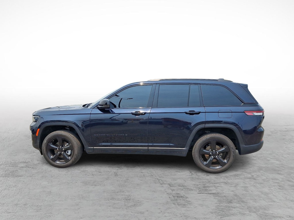 Used 2024 Jeep Grand Cherokee Limited w/ Black Appearance Package AWD/4WD image 2