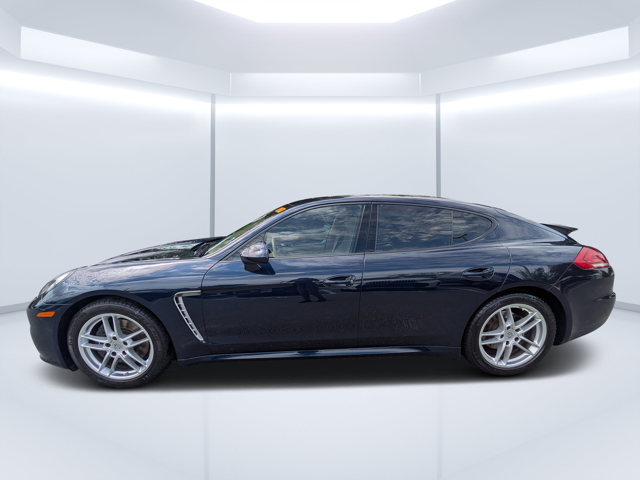 Used 2016 Porsche Panamera 4 AWD/4WD image 6