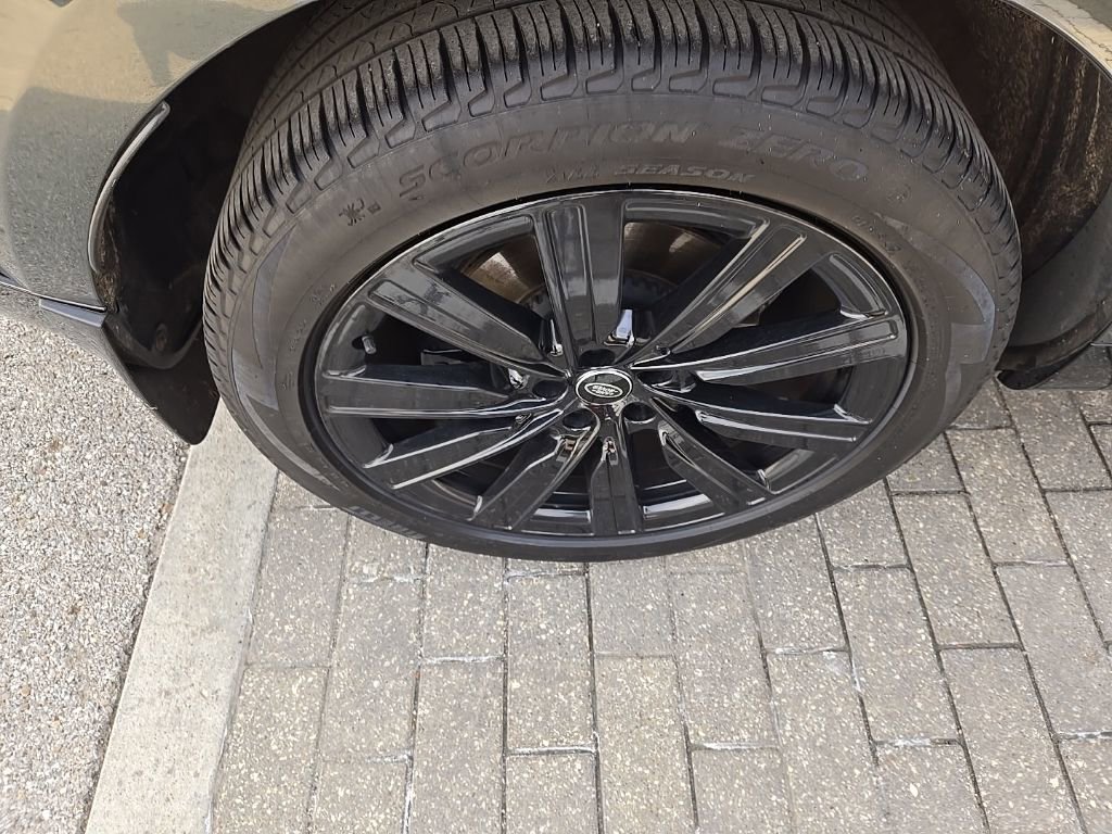 Used 2023 Land Rover Range Rover SE image 12