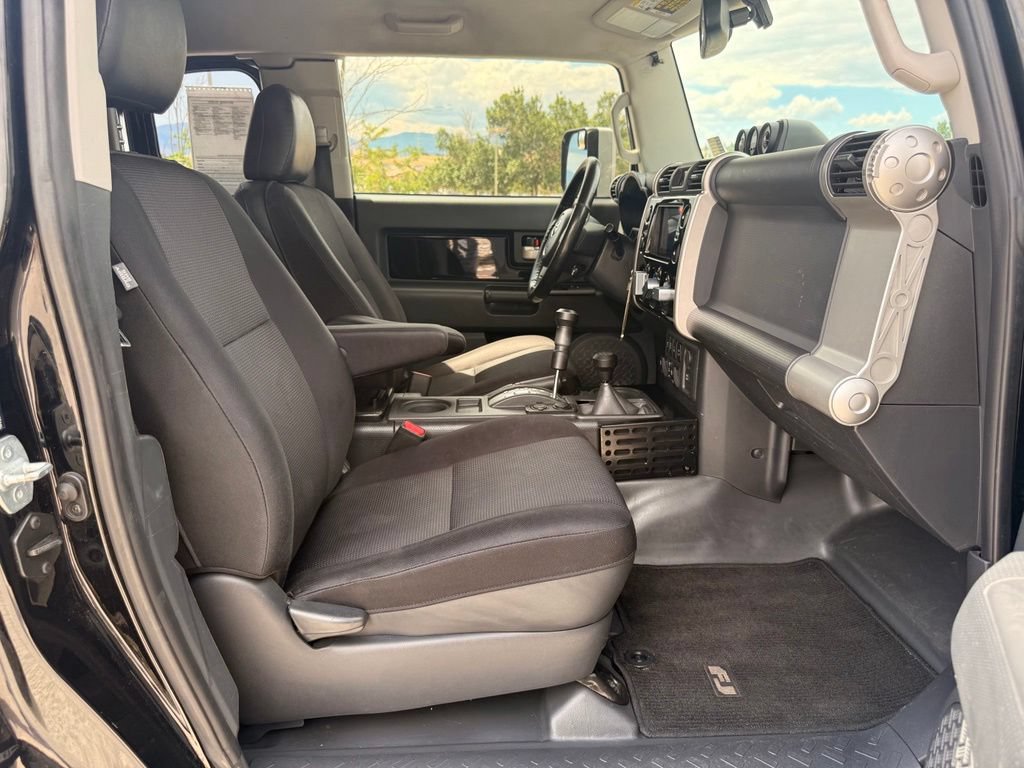 Used 2014 Toyota FJ Cruiser 4WD w/ Upgrade Package image 28