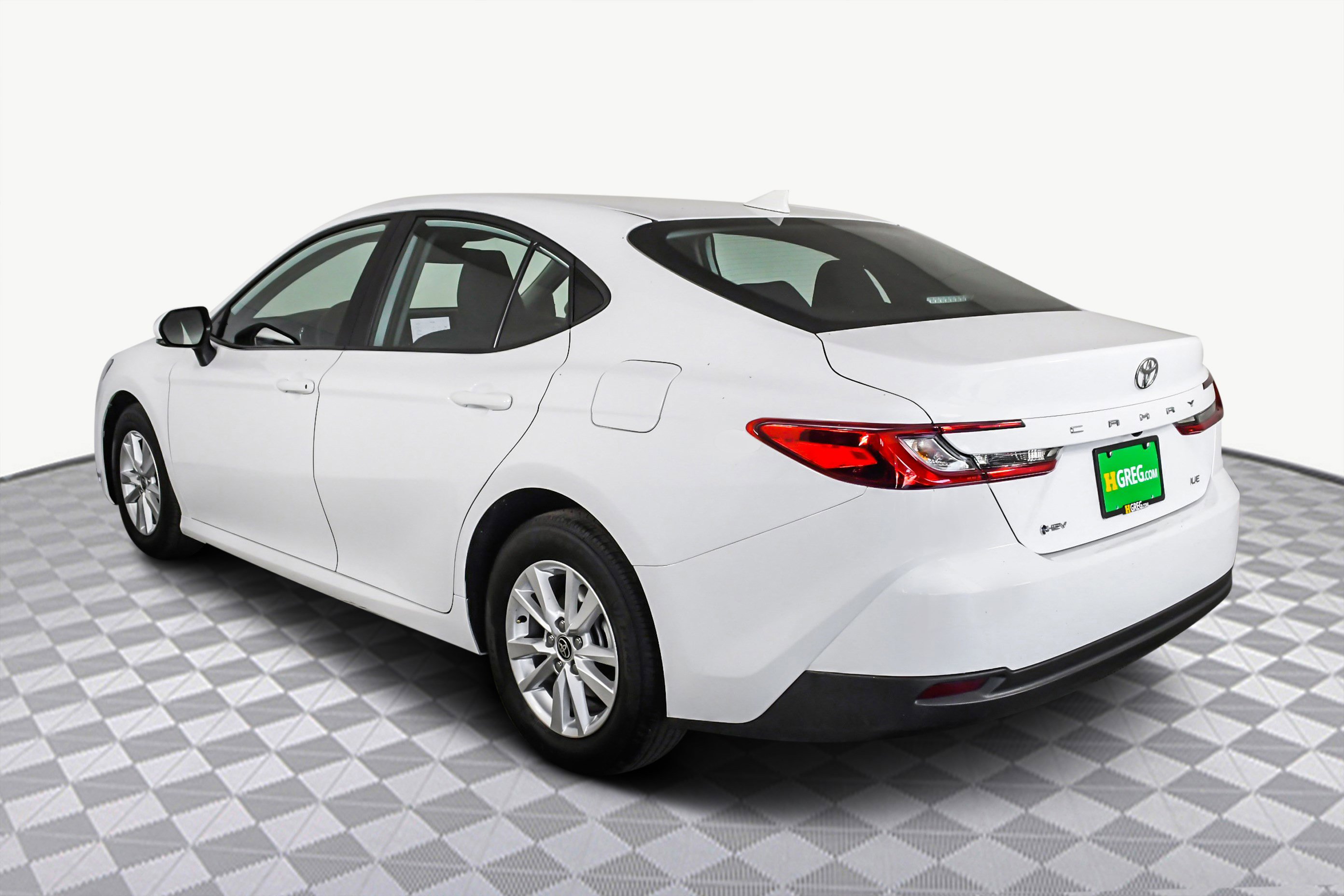 Used 2025 Toyota Camry LE image 6