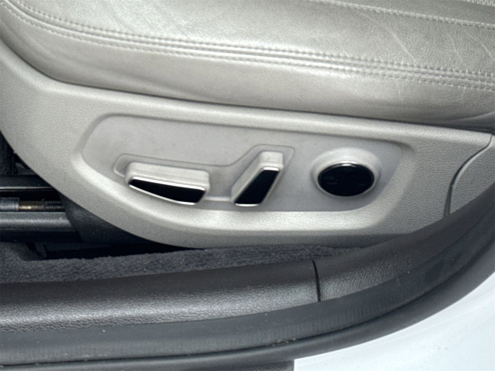 Used 2019 Genesis G80 3.8 image 17