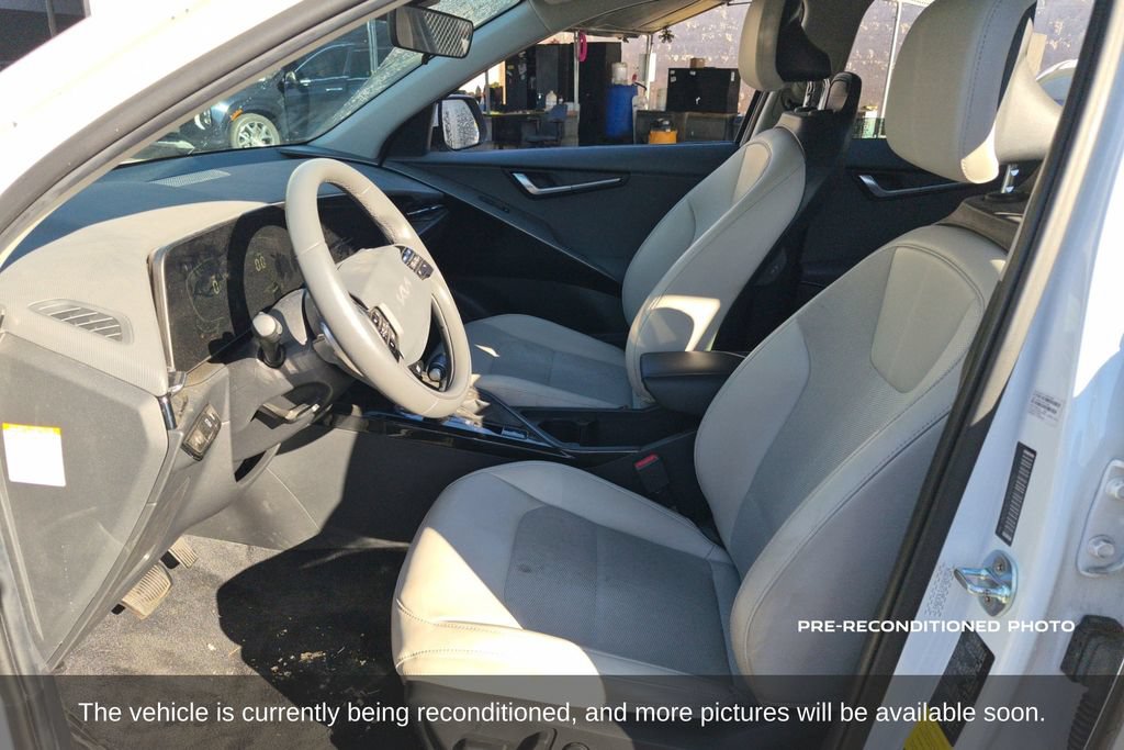 Used 2023 Kia Niro EX FWD image 11