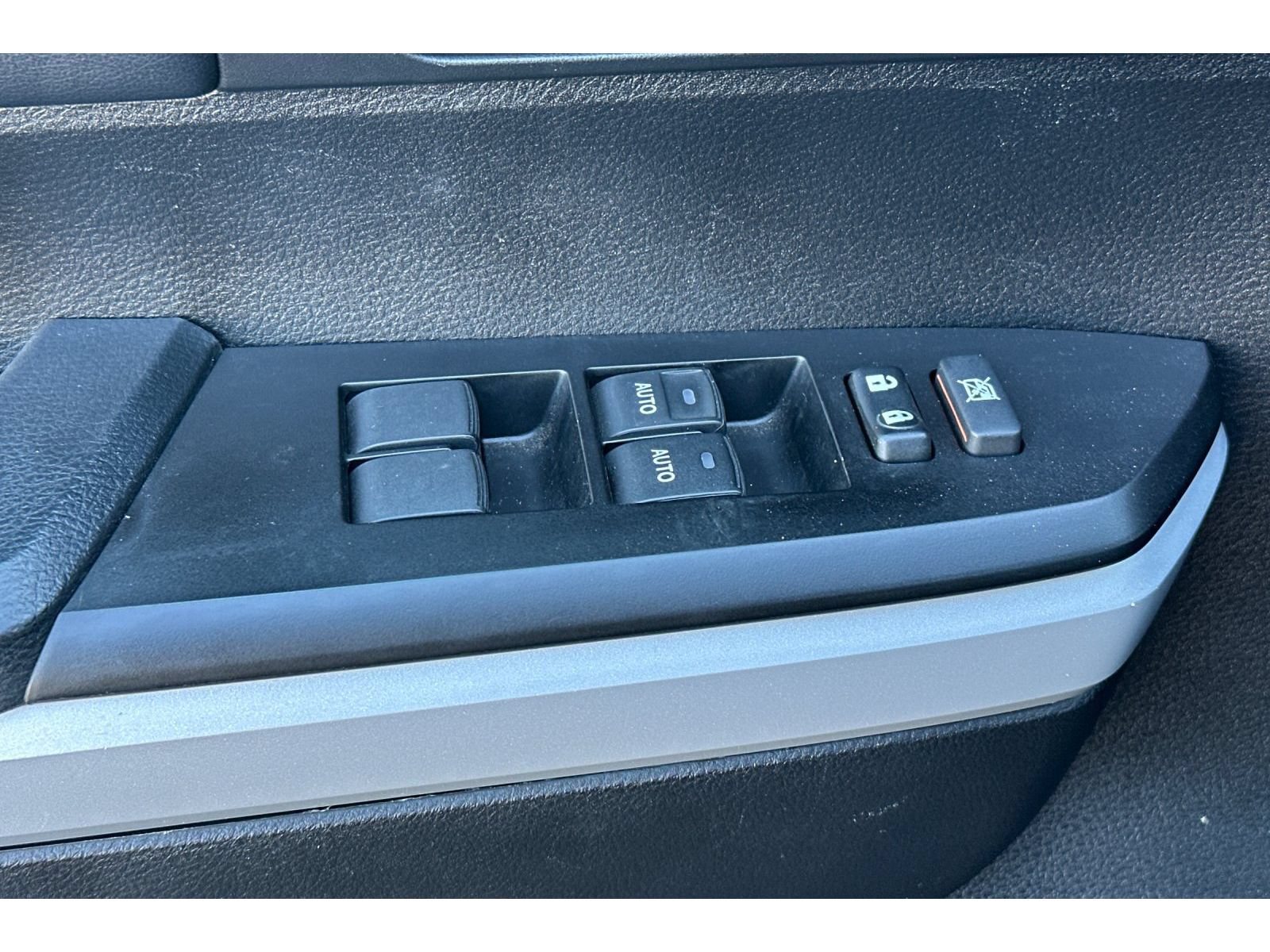 Used 2021 Toyota Tundra Limited w/ Limited Premium Package RWD image 12