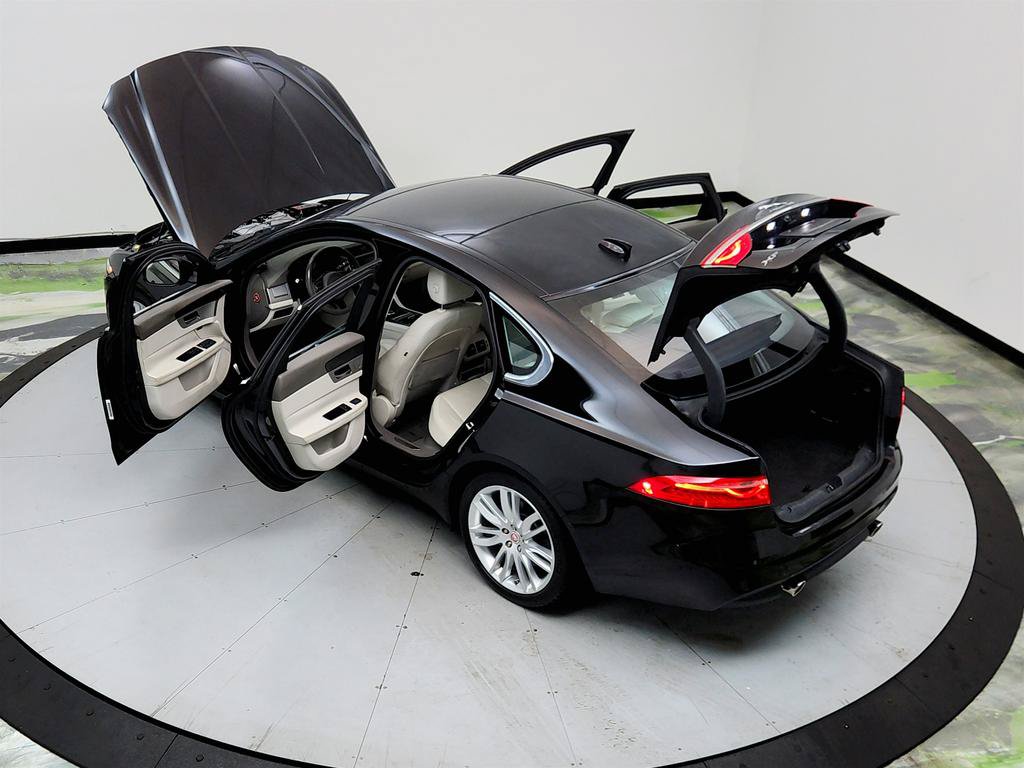 Used 2016 Jaguar XF Prestige RWD image 39