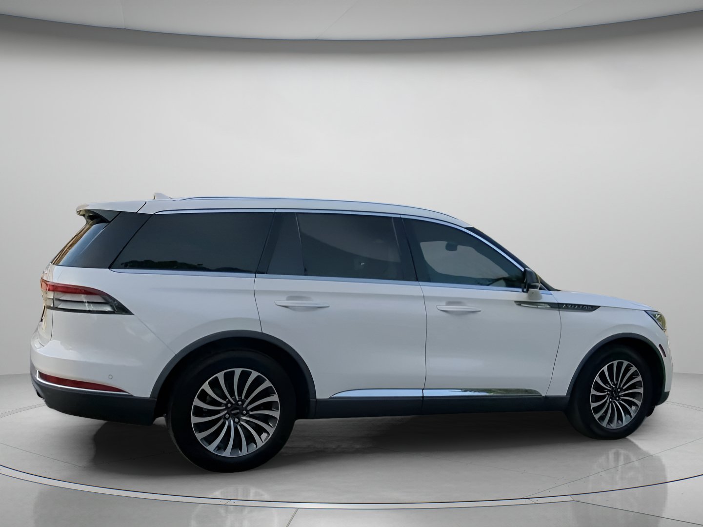 Used 2023 Lincoln Aviator Reserve w/ Equipment Group 201A RWD image 30