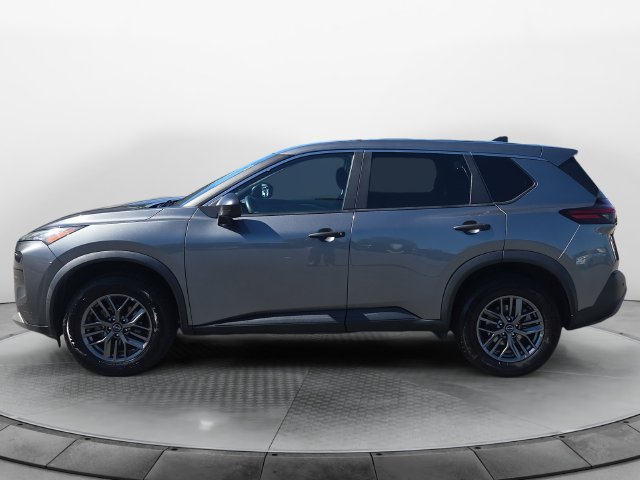 Used 2023 Nissan Rogue S AWD/4WD image 2