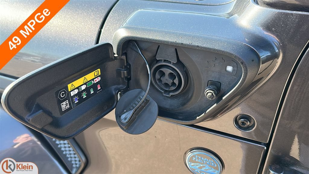 Used 2025 Jeep Wrangler Unlimited Sahara AWD/4WD image 12