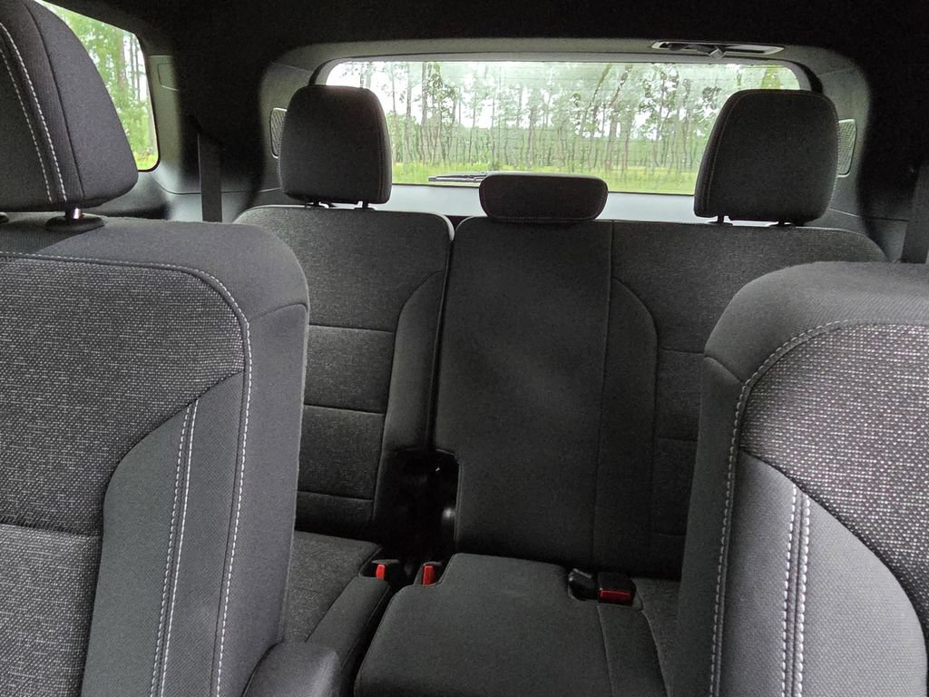 Used 2025 Chevrolet Traverse LT FWD image 19