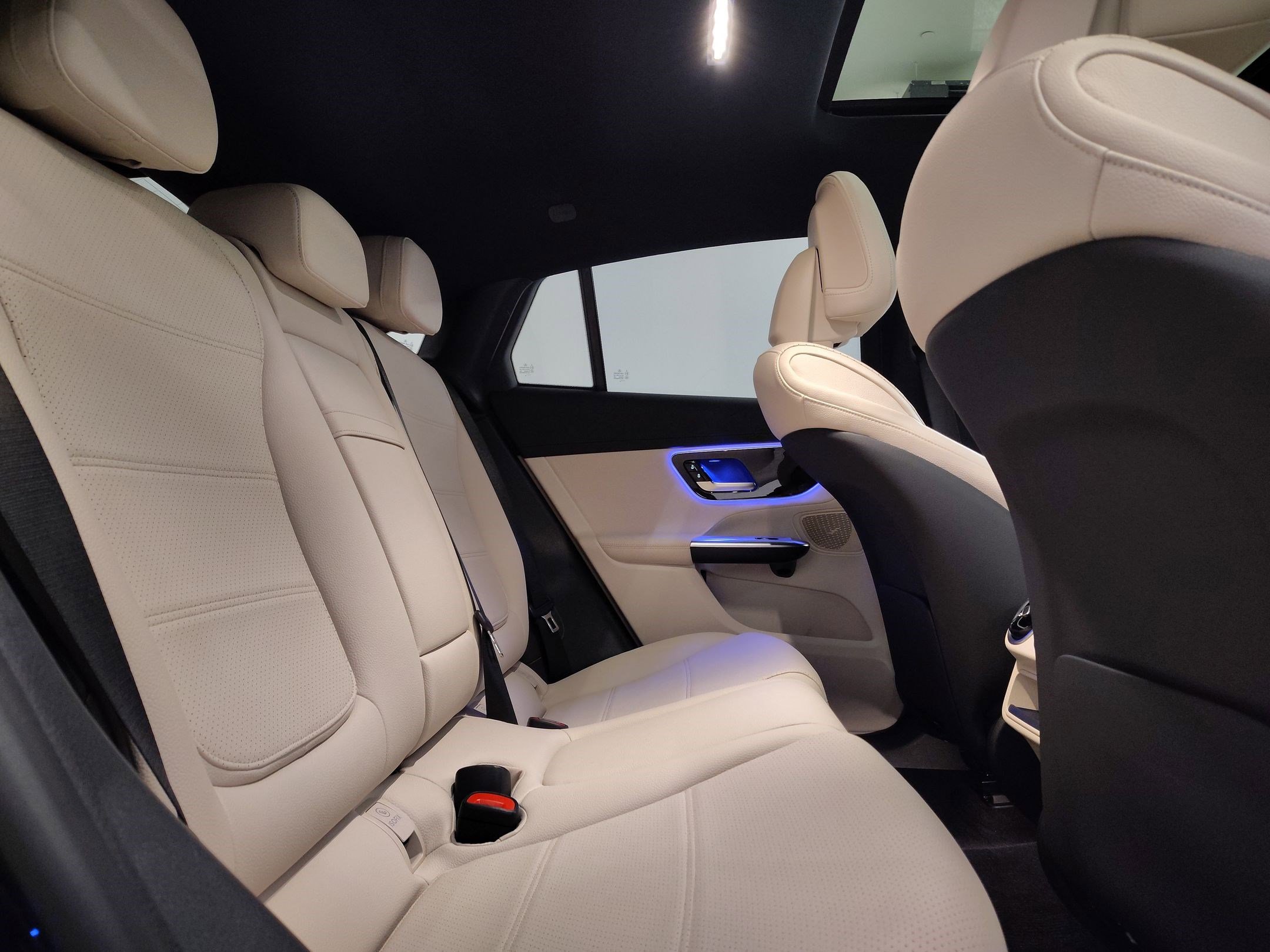 Used 2024 Mercedes-Benz GLC 300 4MATIC image 29