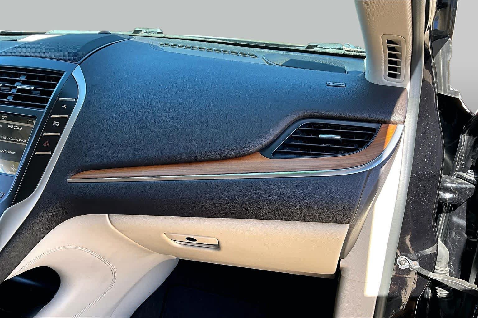 Used 2019 Lincoln MKC Select w/ Select Plus Package FWD image 16