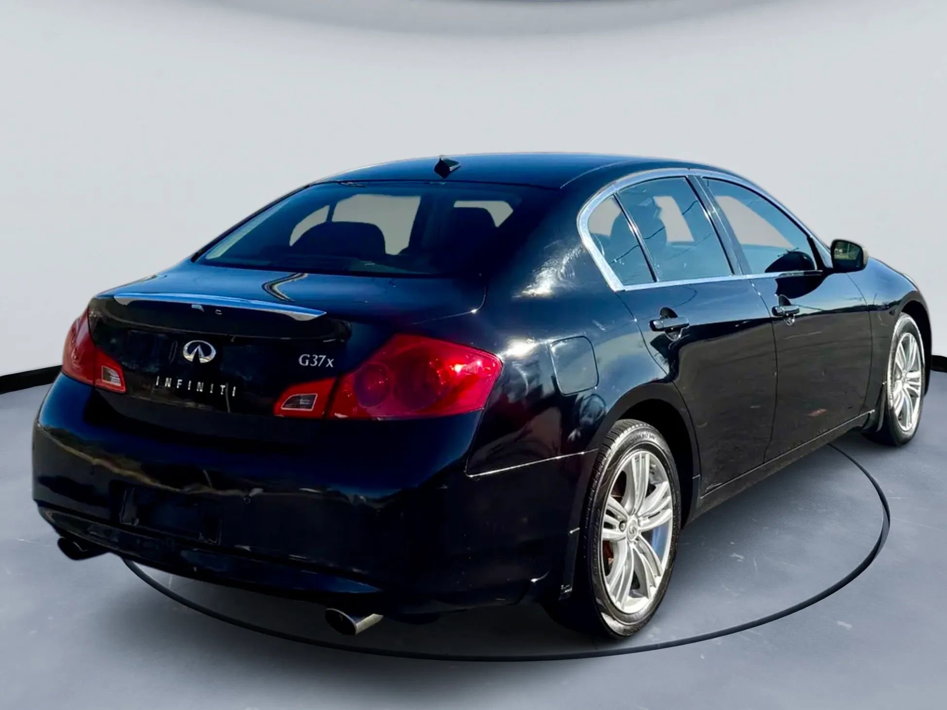 Used 2011 INFINITI G37 x Sedan w/ Premium Pkg image 8