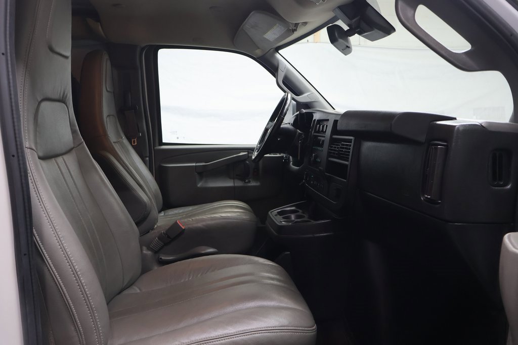 Used 2020 Chevrolet Express 3500 w/ Driver Convenience Package image 10