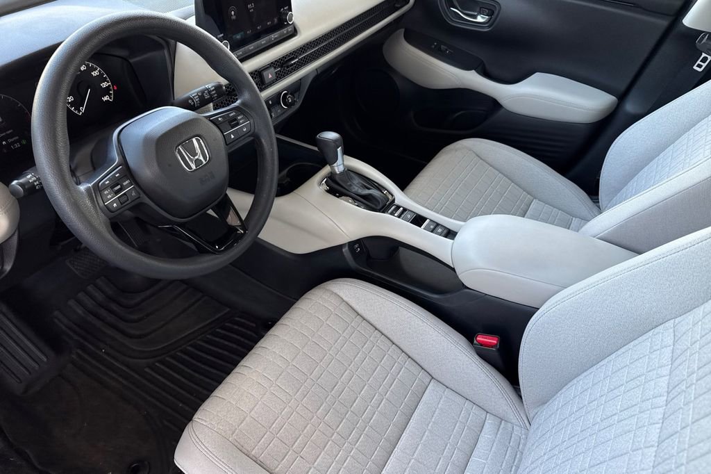 Used 2025 Honda HR-V LX image 5