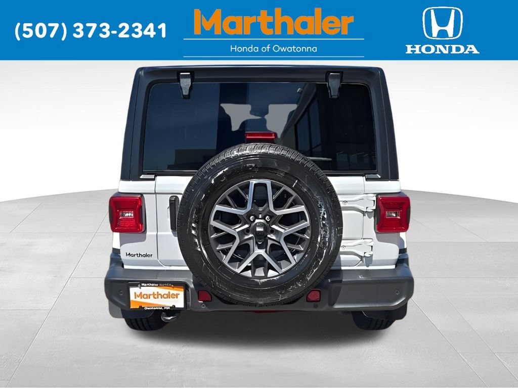Used 2024 Jeep Wrangler Unlimited Sahara w/ Technology Group AWD/4WD image 4