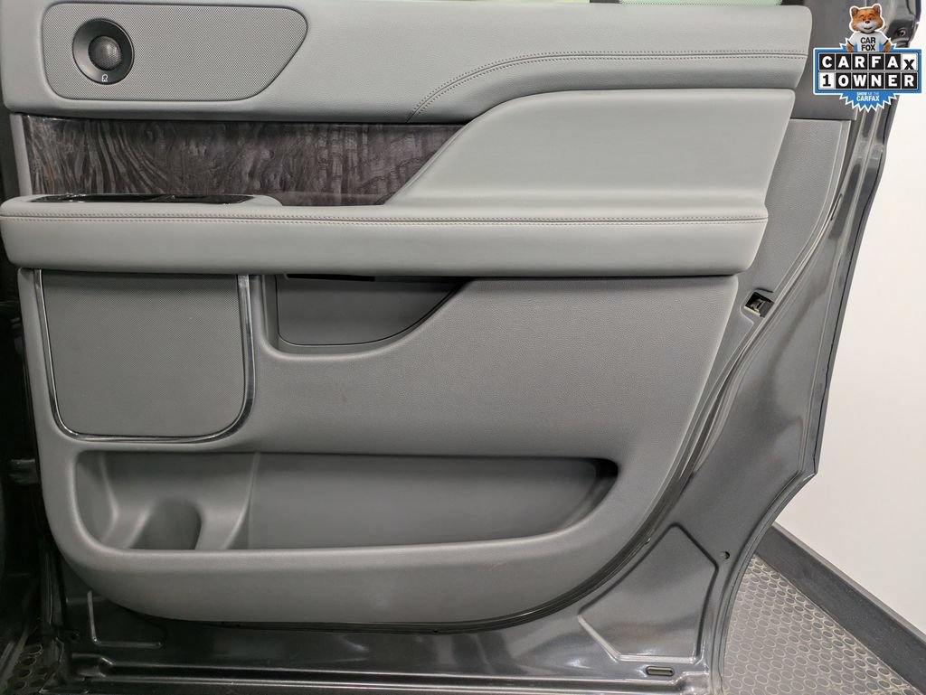 Used 2018 Lincoln Navigator L Reserve w/ Technology Package AWD/4WD image 25