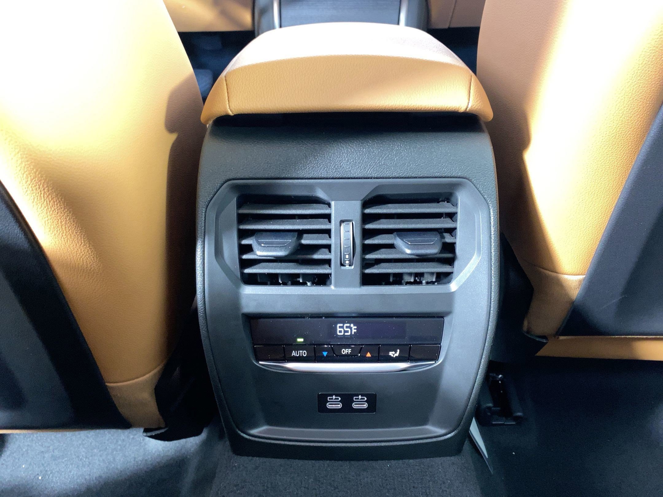 Used 2026 BMW 330i xDrive Sedan w/ Premium Package image 29