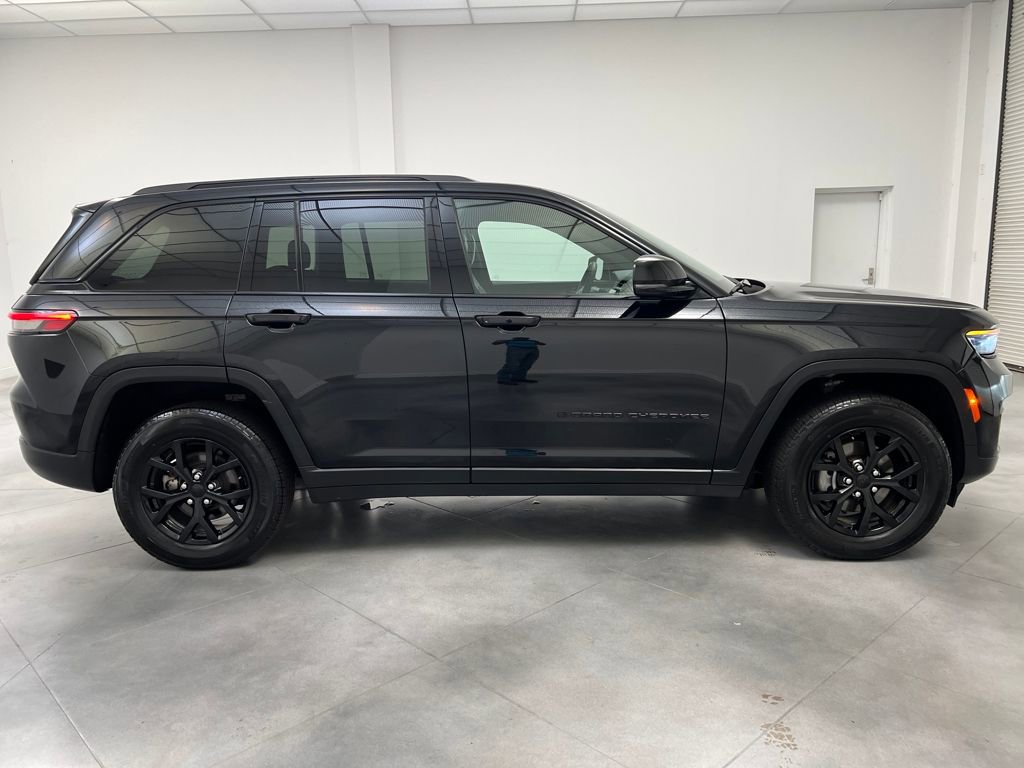 Used 2024 Jeep Grand Cherokee Altitude image 8