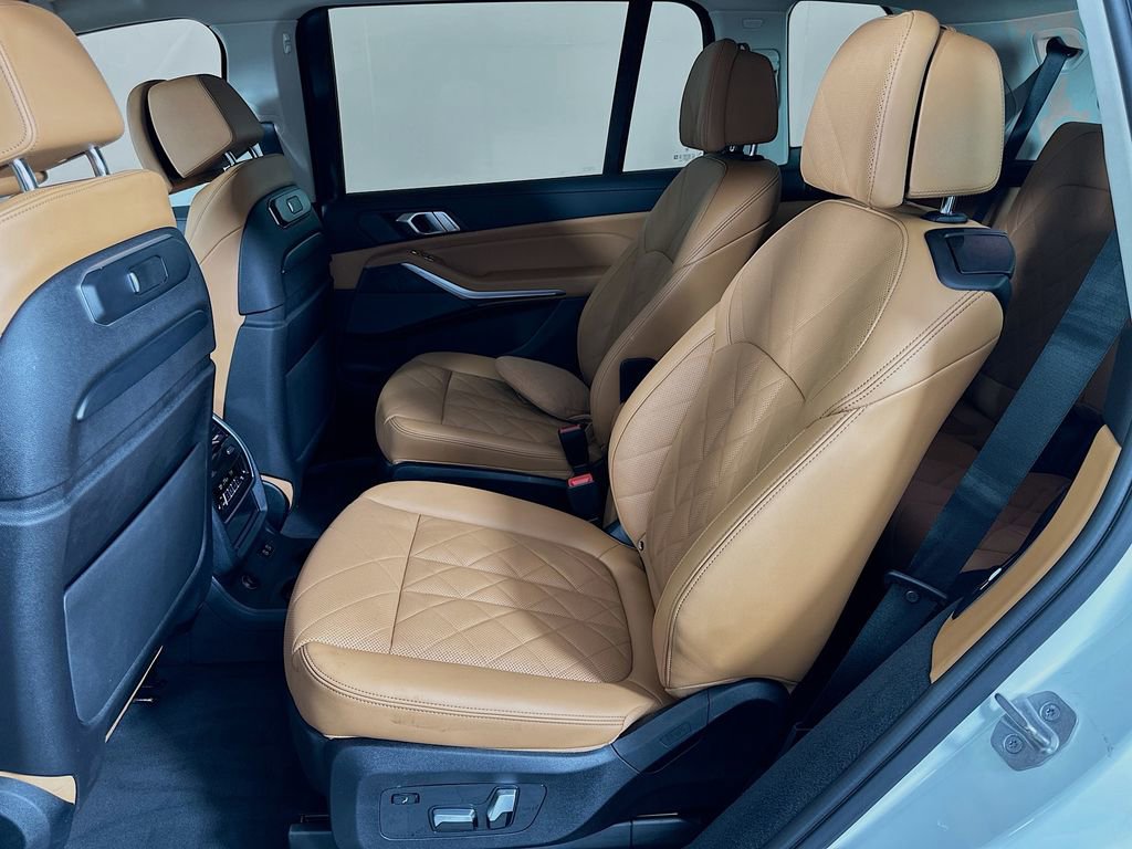 Used 2023 BMW X7 xDrive40i w/ Premium Package image 26