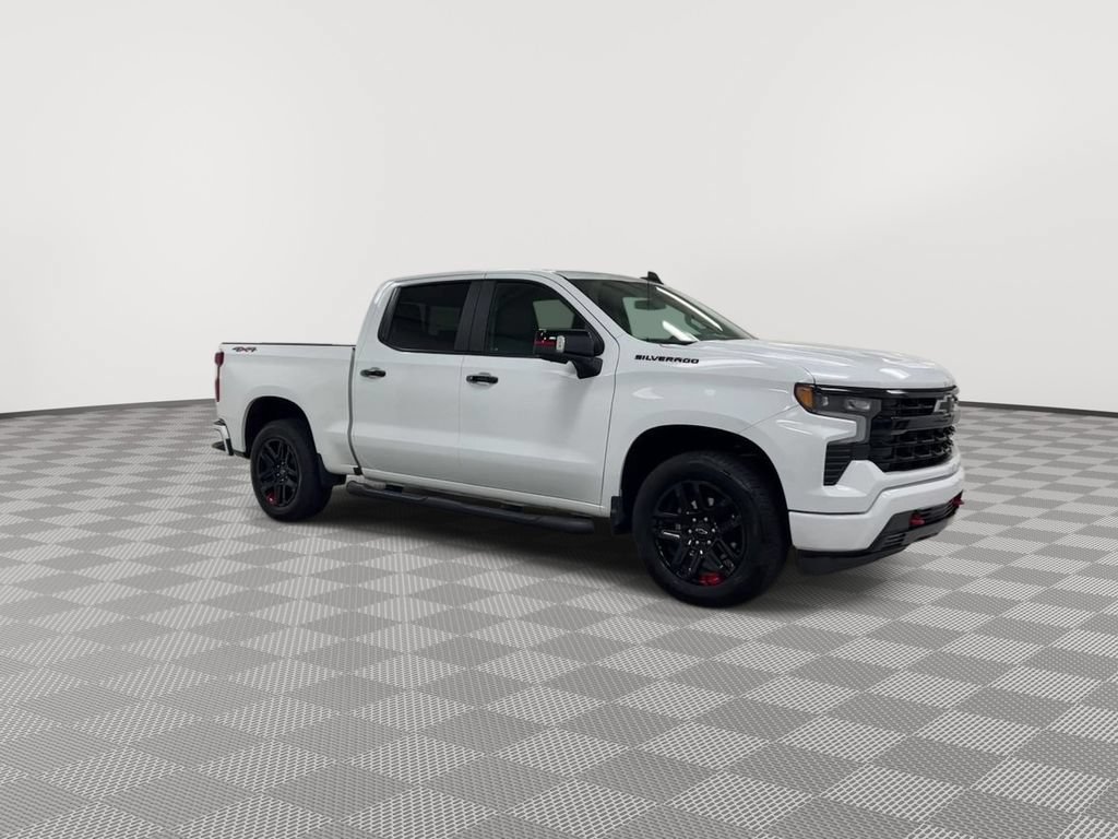 Used 2023 Chevrolet Silverado 1500 RST w/ Redline Edition AWD/4WD image 2