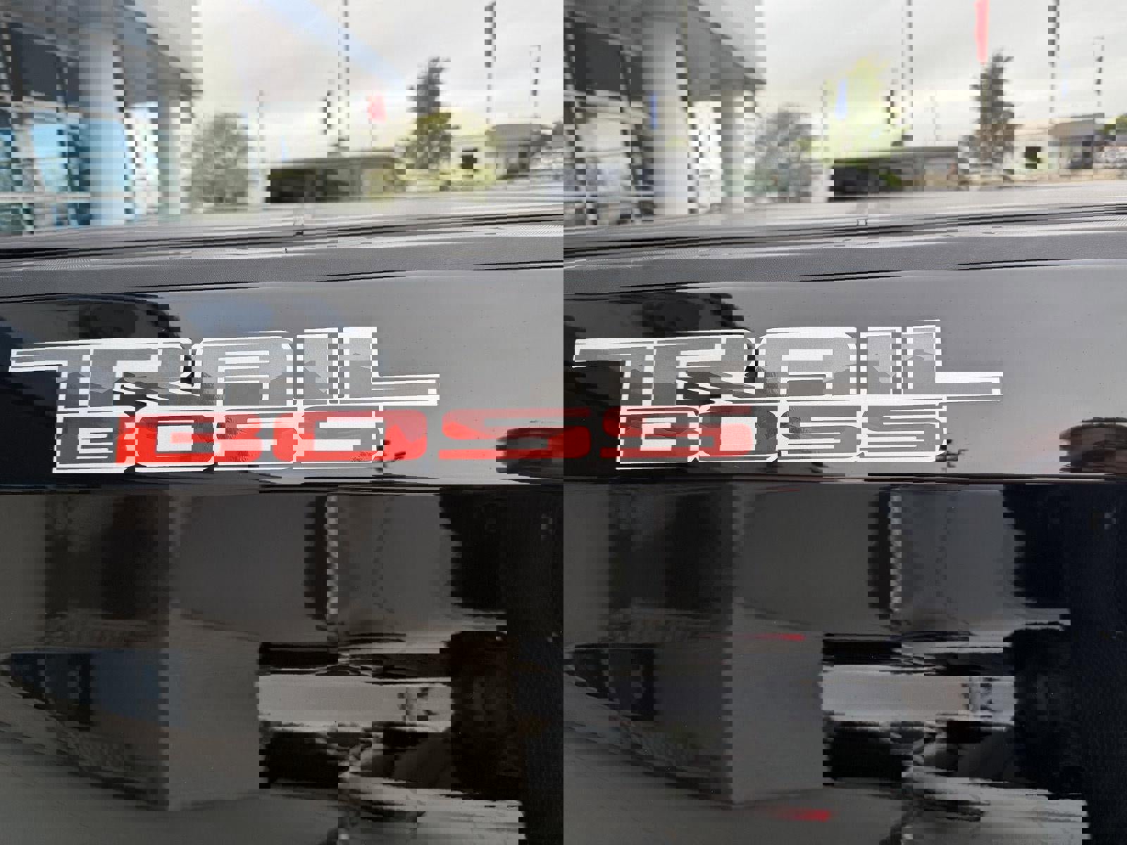 Used 2021 Chevrolet Silverado 1500 LT Trail Boss w/ Convenience Package II image 10