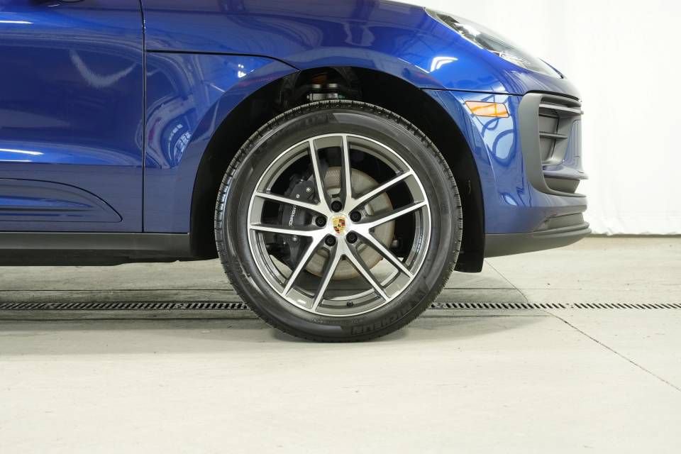 Certified 2026 Porsche Macan AWD/4WD image 40