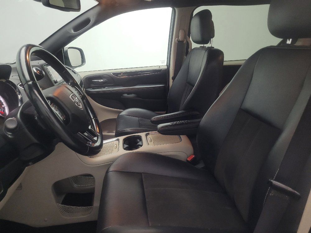 Used 2019 Dodge Grand Caravan SXT FWD image 17