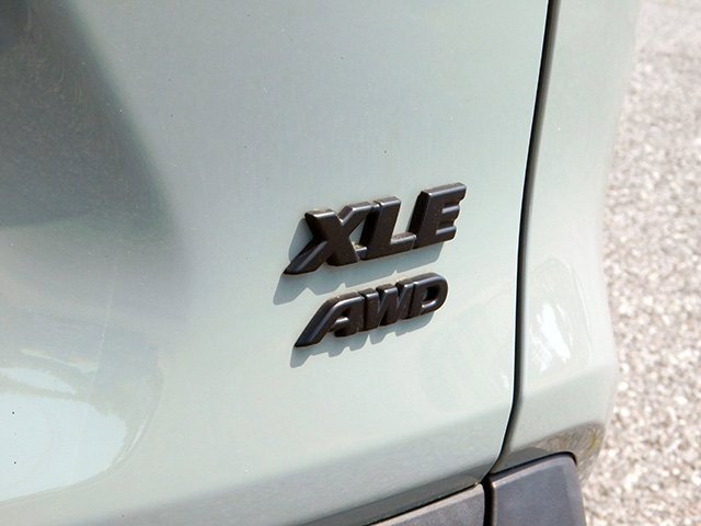 Used 2022 Toyota RAV4 XLE w/ Convenience Package image 6